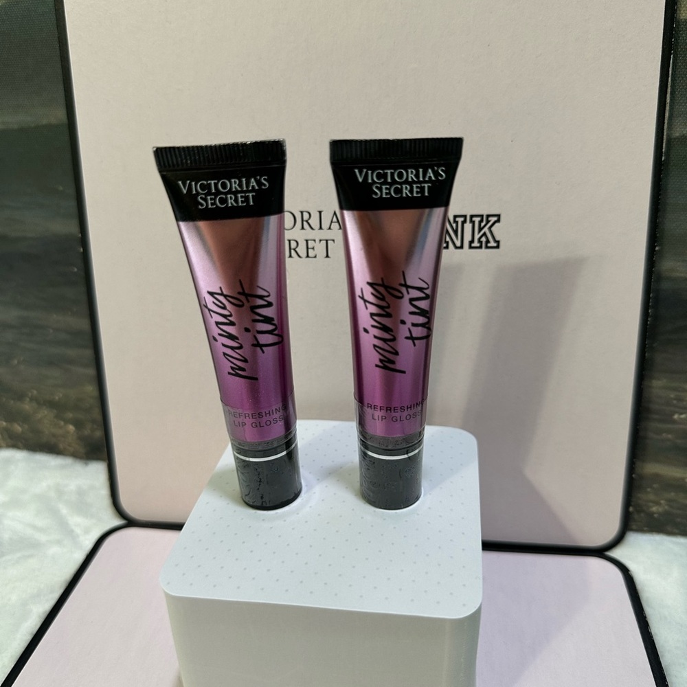 New Sealed 2 Victorias Secret Flavored Refreshing Lip Gloss Minty Tint Candymint
